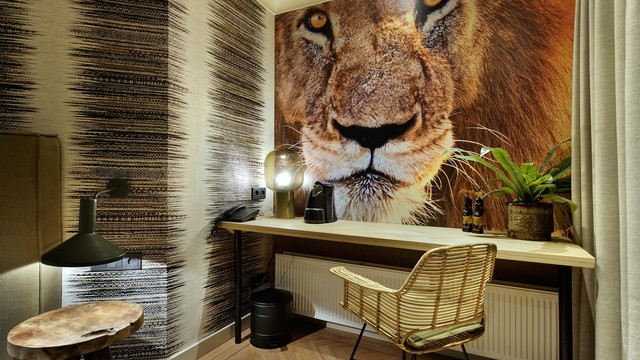 Van-der-Valk-Theaterhotel-Almelo-Safari-suite-detail-leeuw-1