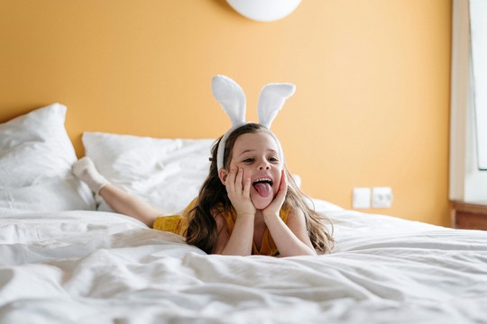 Girl_in_bed